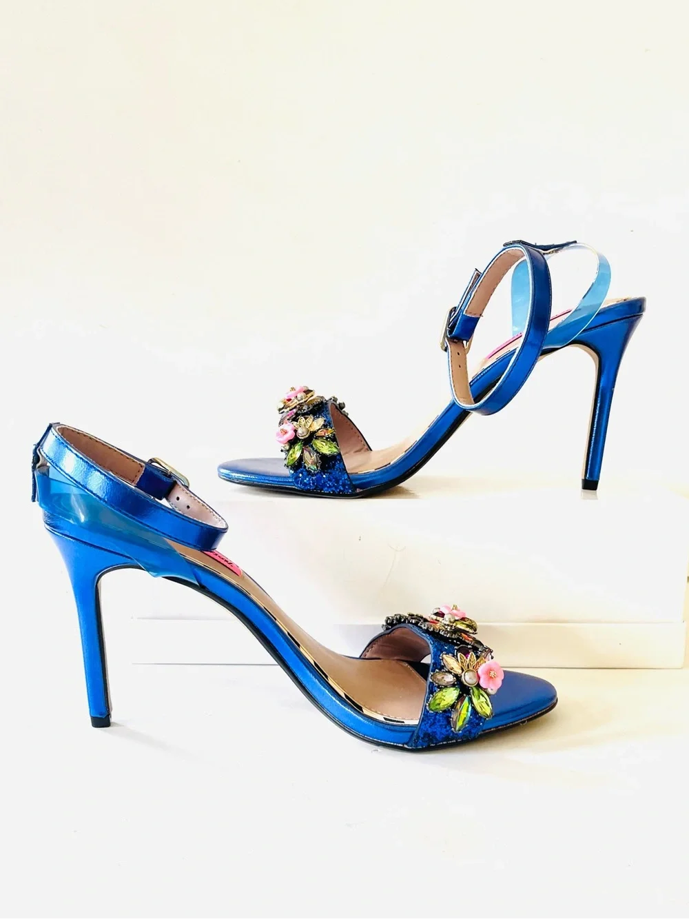 NWOB Betsey Johnson metallic blue heeled sandal 7.5